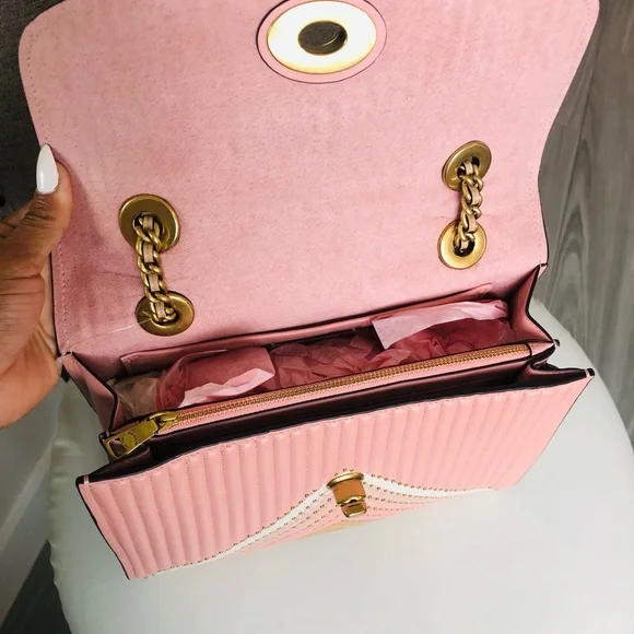 Gorgeous COACH Pink Quilted Leather Shoulder Bag - Picture 6 of 15
